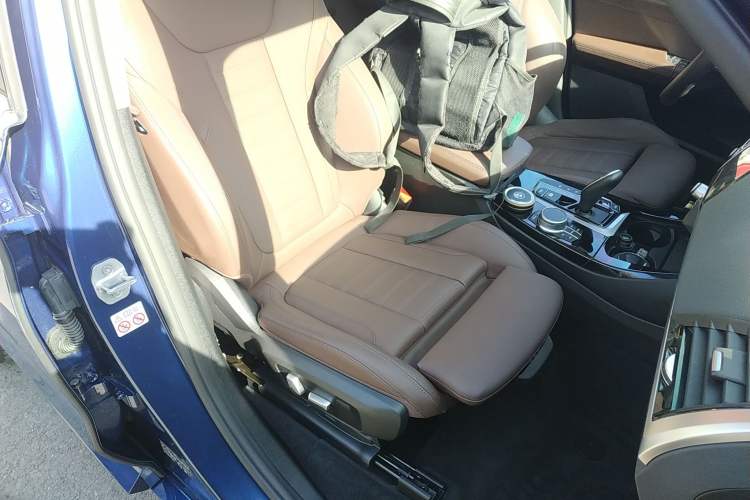 Used BMW X3 2021 xDrive30i Luxury Model with M Sport Package Right Front Seat