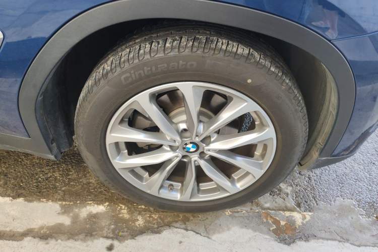 Used BMW X3 2021 xDrive25i Luxury Package Right Front Wheel Hub