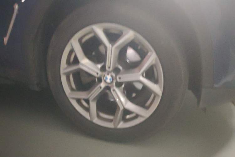Used BMW X3 2021 xDrive28i Luxury Package Right Front Wheel Hub