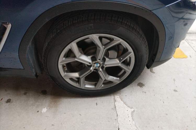 Used BMW X3 2021 xDrive28i Luxury Package Right Front Wheel Hub