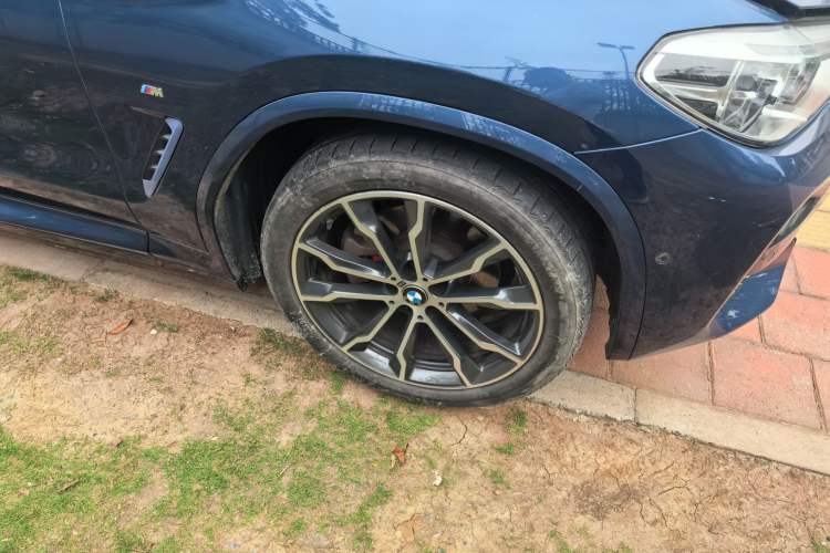 Used BMW X3 2021 xDrive30i Luxury Model with M Sport Package Right Front Wheel Hub