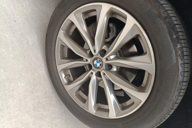 Used BMW X3 2021 xDrive25i Luxury Package Right Front Wheel Hub