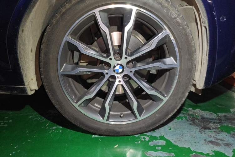 Used BMW X3 2021 xDrive30i Luxury Model with M Sport Package Right Front Wheel Hub