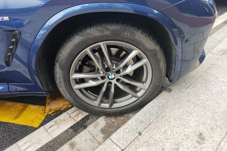 Used BMW X3 2021 xDrive28i M Sport Package Right Front Wheel Hub