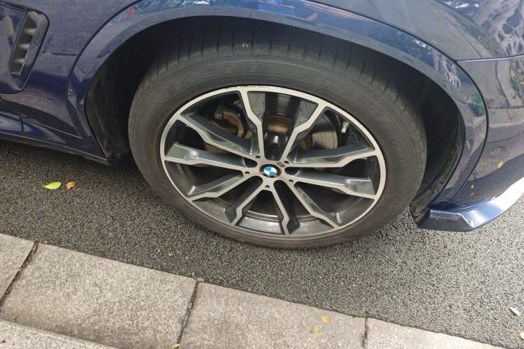 Used BMW X3 2021 xDrive30i Luxury Model with M Sport Package Right Front Wheel Hub