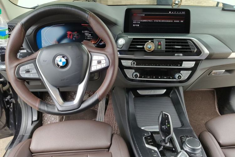 Used BMW X3 2021 xDrive25i Luxury Package Center Console