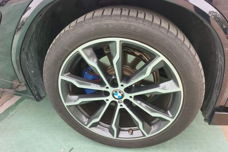Used BMW X3 2021 xDrive30i Luxury Model with M Sport Package Right Front Wheel Hub
