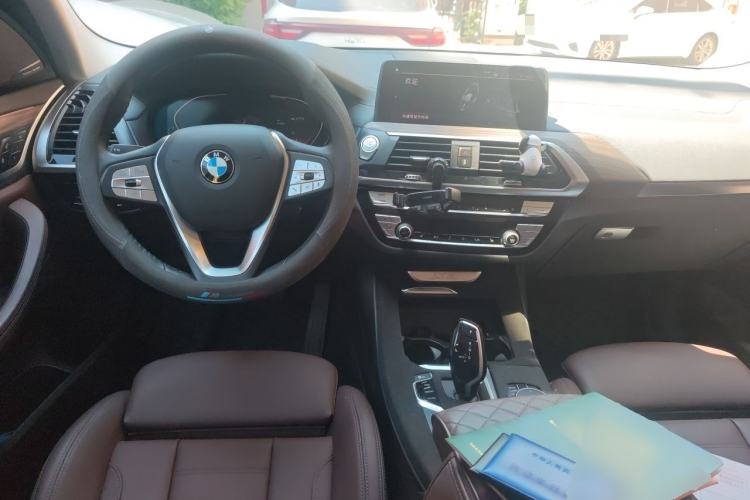 Used BMW X3 2021 xDrive28i Luxury Package Center Console