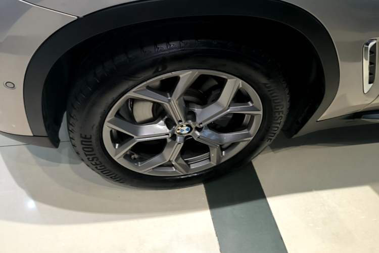 Used BMW X3 2021 xDrive28i Luxury Package Left Front Wheel Hub