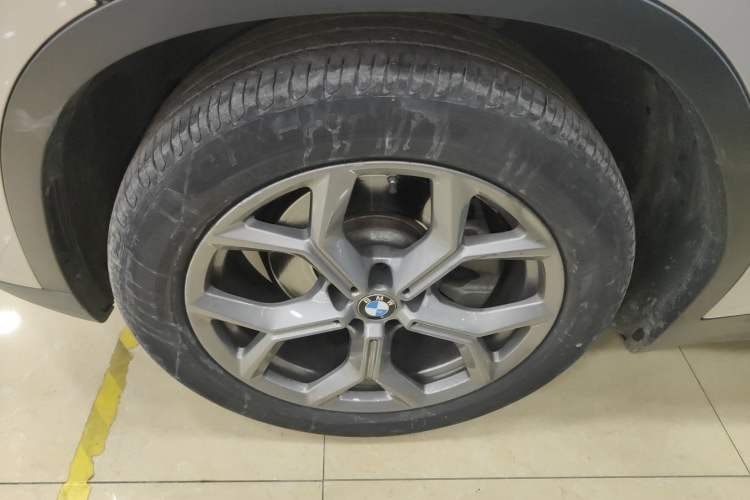 Used BMW X3 2021 xDrive28i Luxury Package Left Front Wheel Hub