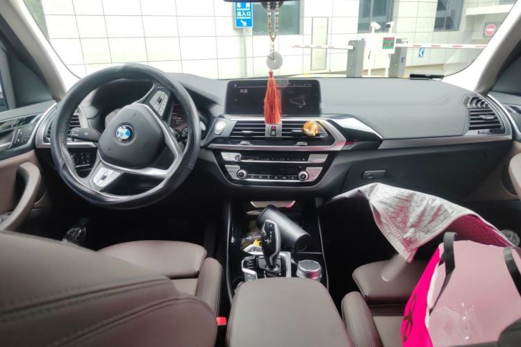 Used BMW X3 2021 xDrive25i Luxury Package Center Console