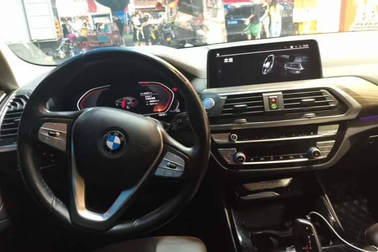 Used BMW X3 2021 xDrive28i Luxury Package Center Console