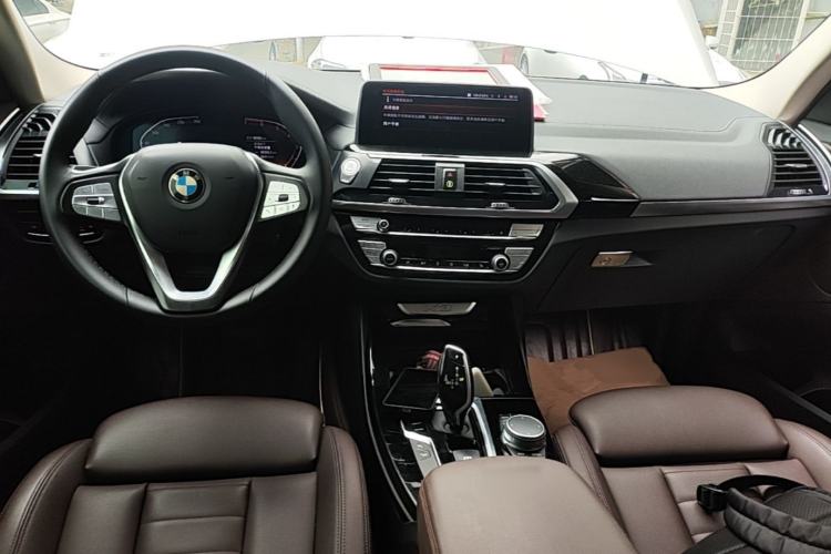 Used BMW X3 2021 xDrive25i Luxury Package Center Console