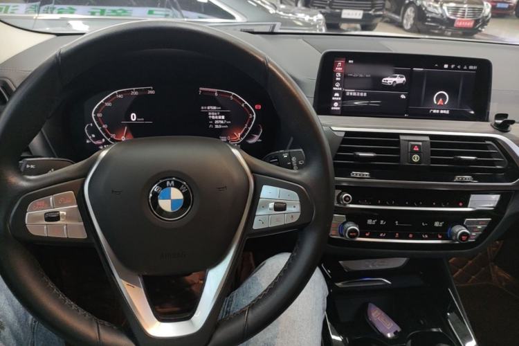 Used BMW X3 2021 xDrive28i Luxury Package Center Console