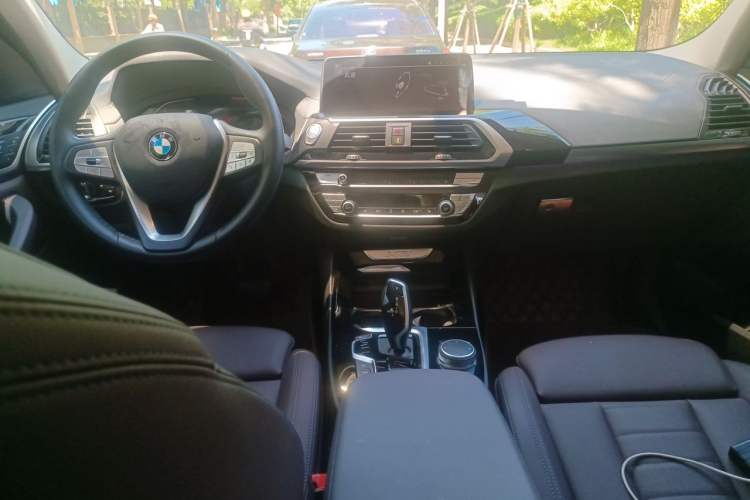 Used BMW X3 2021 xDrive25i Luxury Package Center Console