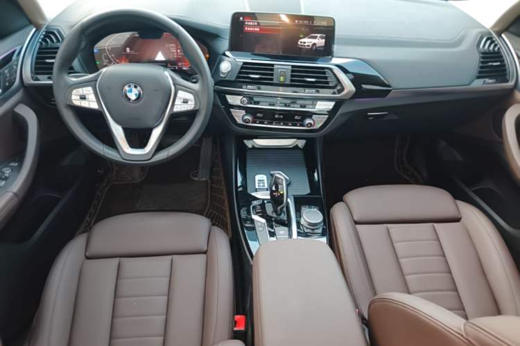 Used BMW X3 2021 Facelift xDrive25i Luxury Package Center Console