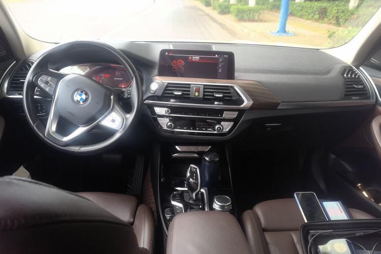 Used BMW X3 2021 xDrive28i Luxury Package Center Console