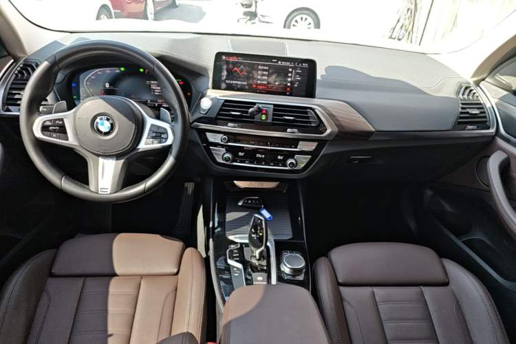 Used BMW X3 2021 xDrive28i M Sport Package Center Console