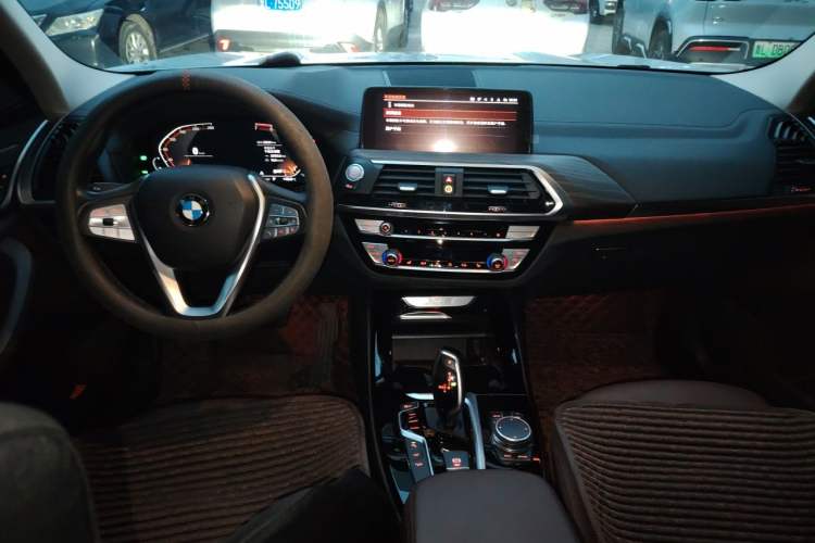 Used BMW X3 2021 xDrive28i Luxury Package Center Console