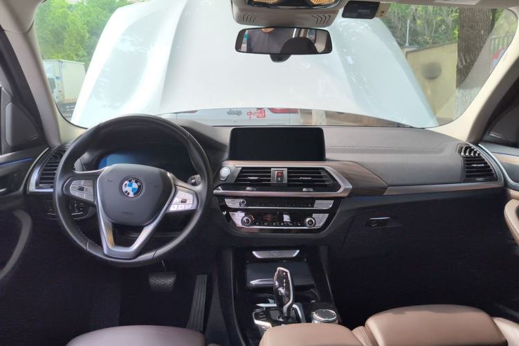 Used BMW X3 2021 xDrive28i Luxury Package Center Console