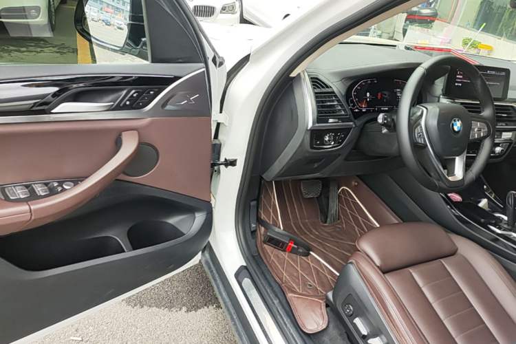 Used BMW X3 2021 xDrive25i Luxury Package Driver Seat