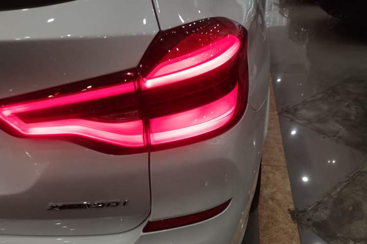Used BMW X3 2021 xDrive30i Luxury Model with M Sport Package Exterior 6