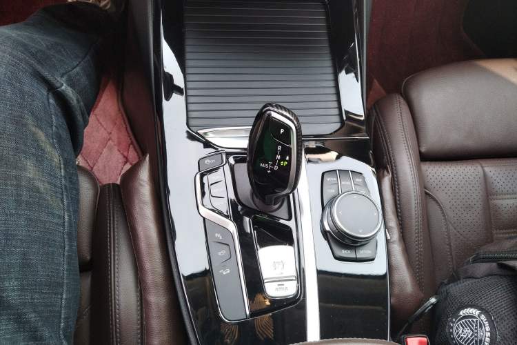 Used BMW X3 2021 xDrive30i Luxury Model with M Sport Package Gear Lever