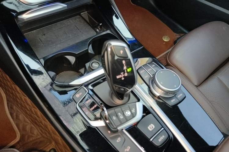 Used BMW X3 2021 xDrive30i Luxury Model with M Sport Package Gear Lever