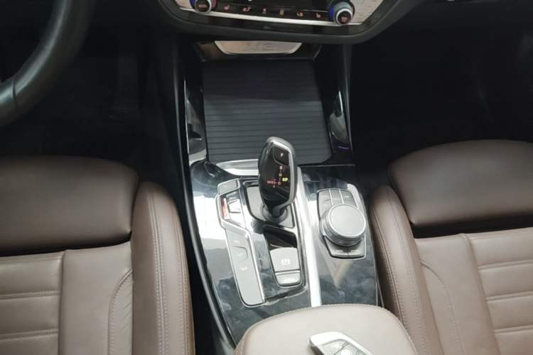 Used BMW X3 2021 xDrive30i Luxury Model with M Sport Package Gear Lever
