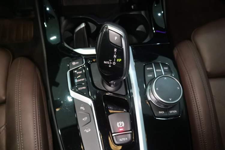 Used BMW X3 2021 xDrive30i Luxury Model with M Sport Package Gear Lever