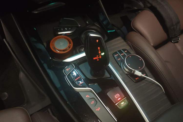 Used BMW X3 2021 xDrive30i Luxury Model with M Sport Package Gear Lever