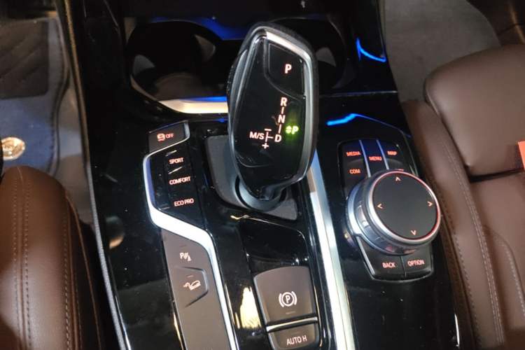 Used BMW X3 2021 xDrive30i Luxury Model with M Sport Package Gear Lever