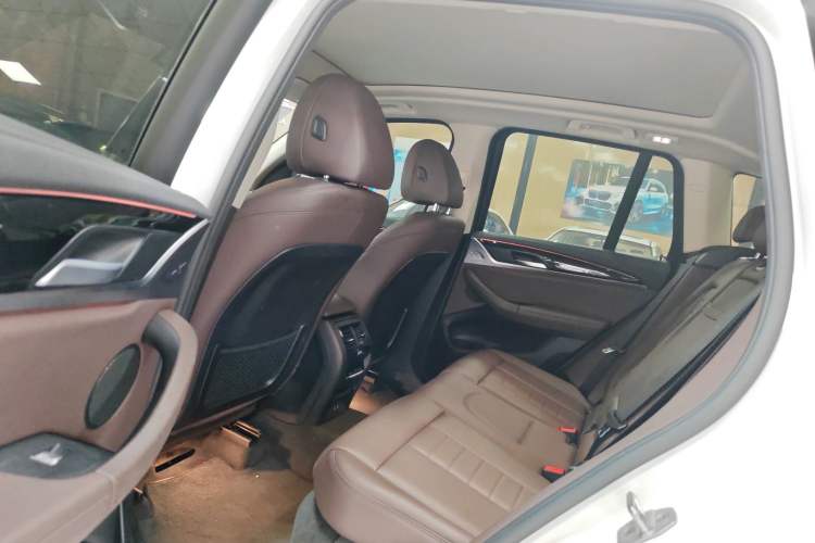 Used BMW X3 2021 xDrive25i Luxury Package Interior 4