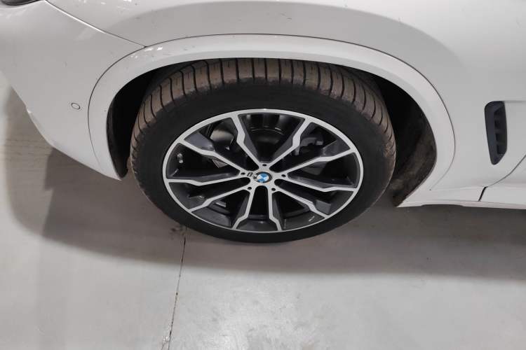 Used BMW X3 2021 xDrive30i Luxury Model with M Sport Package Left Front Wheel Hub