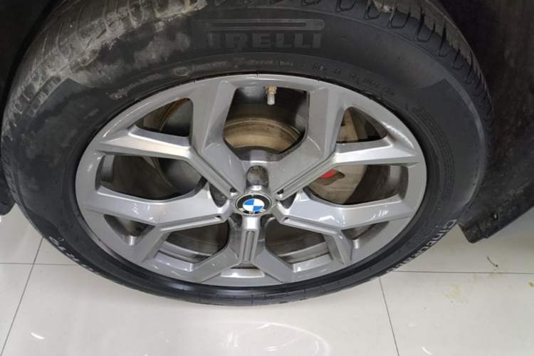 Used BMW X3 2021 xDrive28i Luxury Package Left Front Wheel Hub