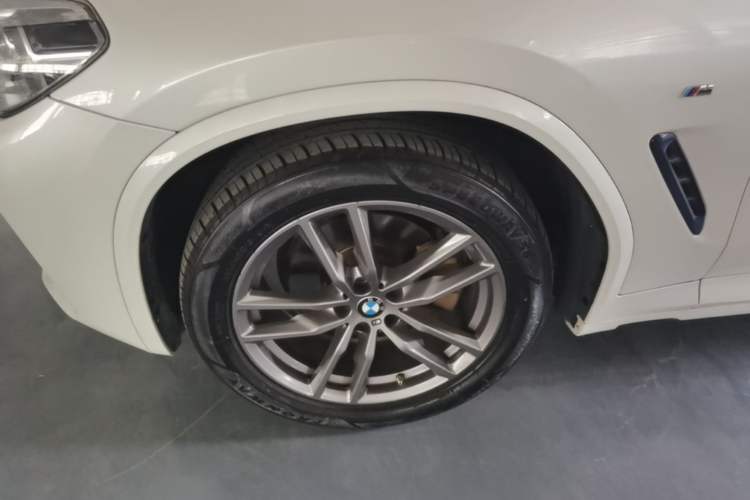 Used BMW X3 2021 xDrive25i Luxury Package Left Front Wheel Hub