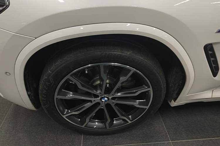 Used BMW X3 2021 Restyled xDrive30i Leading Edition M Sport Package Left Front Wheel Hub