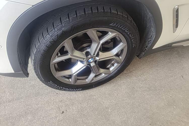 Used BMW X3 2021 xDrive28i Luxury Package Left Front Wheel Hub