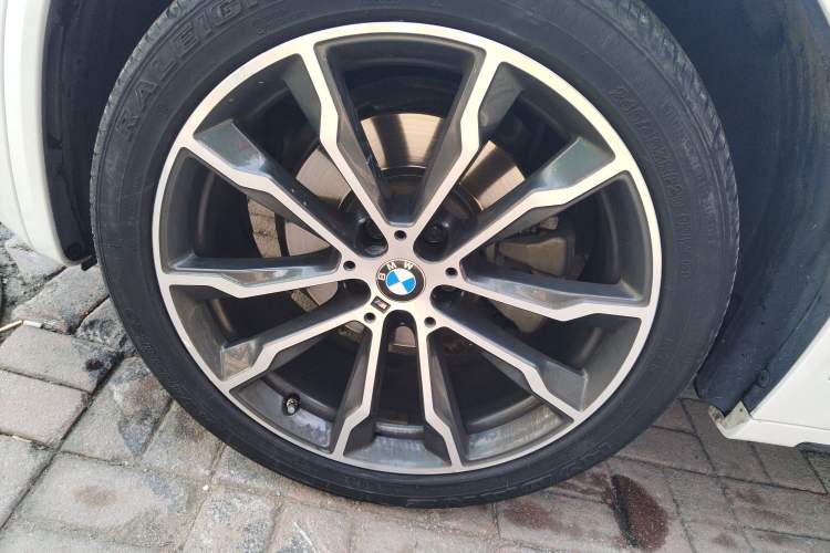 Used BMW X3 2021 xDrive30i Luxury Model with M Sport Package Left Front Wheel Hub