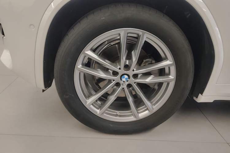 Used BMW X3 2021 xDrive25i M Sport Package Left Front Wheel Hub