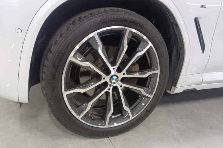 Used BMW X3 2021 xDrive30i Luxury Model with M Sport Package Left Front Wheel Hub
