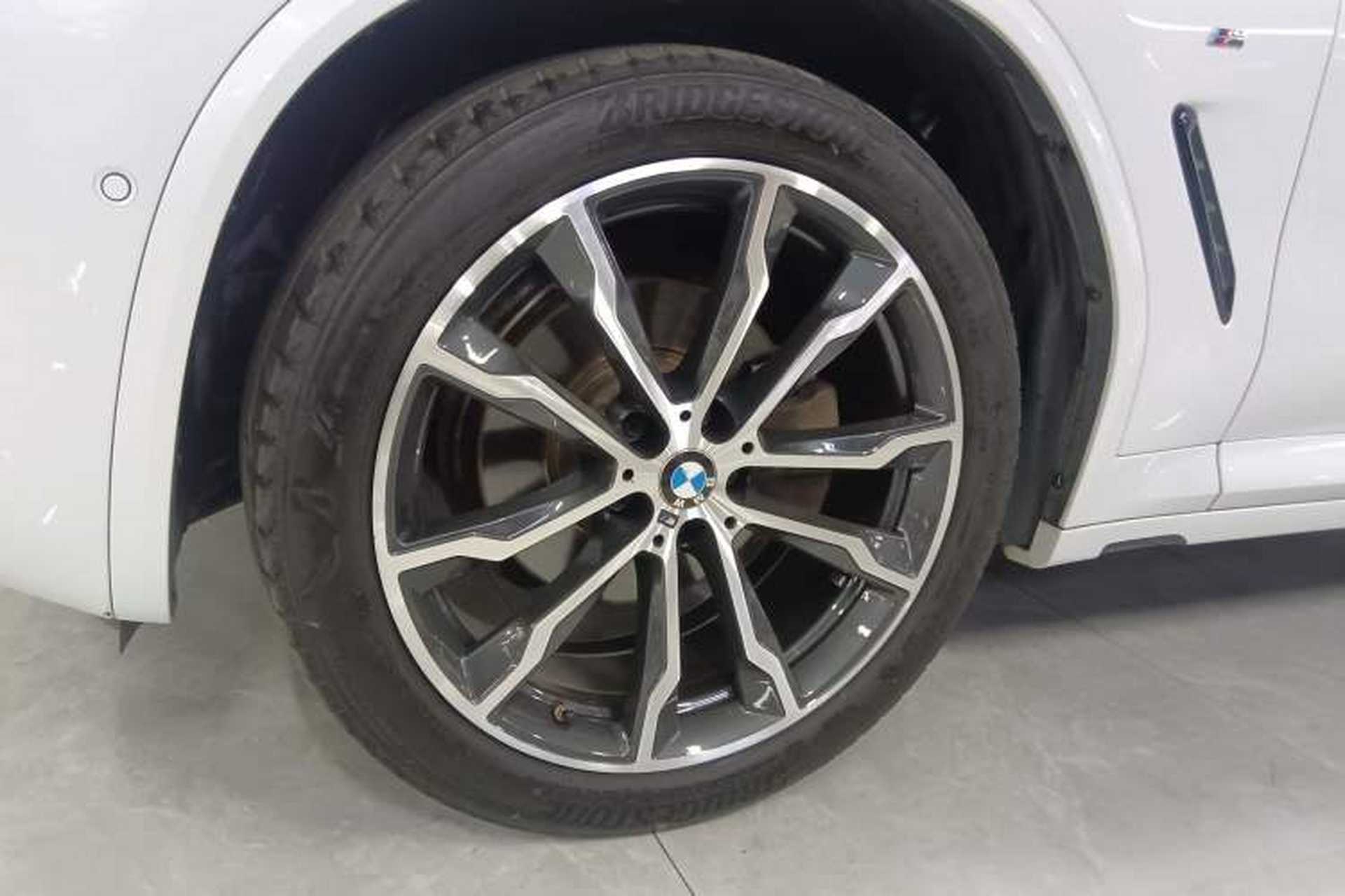 Used BMW X3 2021 xDrive30i Luxury Model with M Sport Package Left Front Wheel Hub