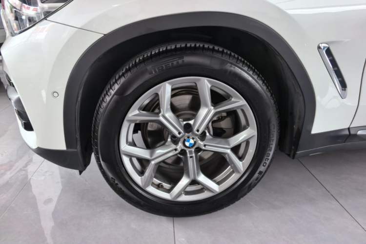 Used BMW X3 2021 xDrive28i Luxury Package Left Front Wheel Hub