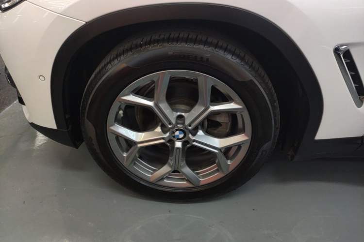 Used BMW X3 2021 xDrive28i Luxury Package Left Front Wheel Hub
