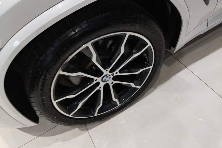 Used BMW X3 2021 xDrive28i M Sport Package Left Front Wheel Hub