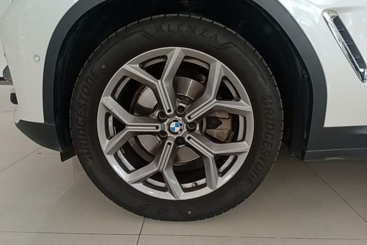 Used BMW X3 2021 xDrive28i Luxury Package Left Front Wheel Hub