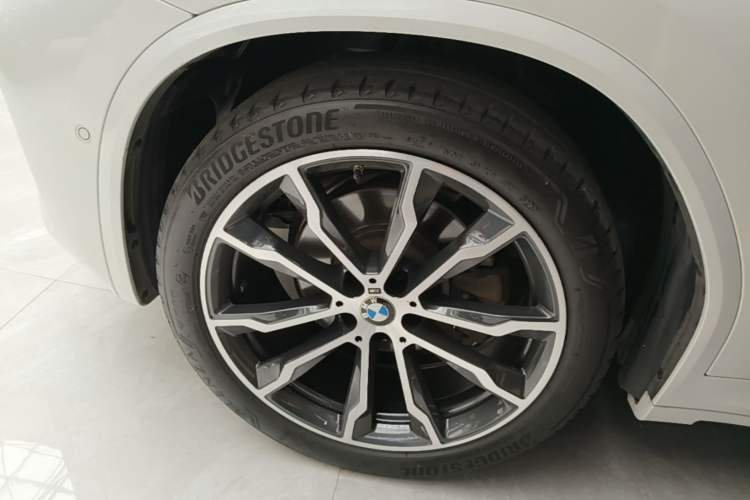 Used BMW X3 2021 xDrive30i Luxury Model with M Sport Package Left Front Wheel Hub