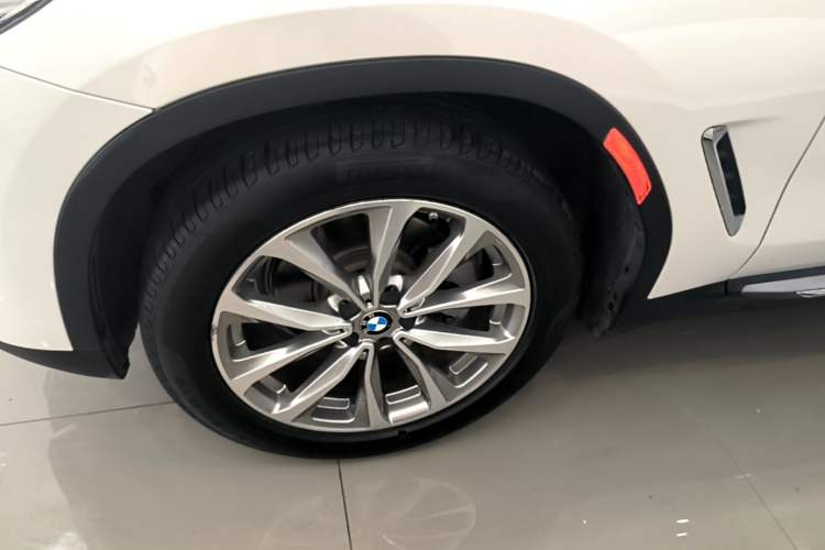 Used BMW X3 2021 xDrive25i Luxury Package Left Front Wheel Hub