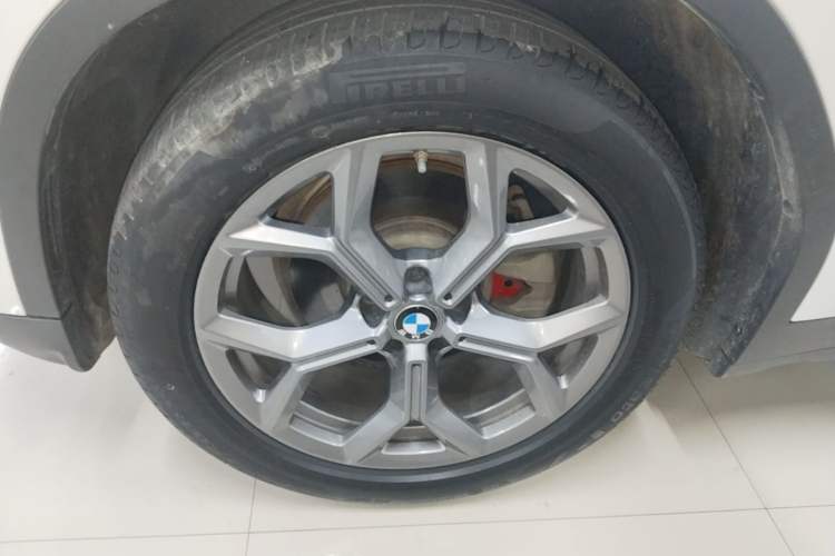 Used BMW X3 2021 xDrive28i Luxury Package Left Front Wheel Hub