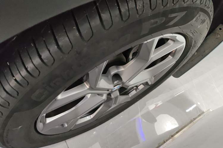 Used BMW X3 2021 xDrive28i Luxury Package Left Front Wheel Hub